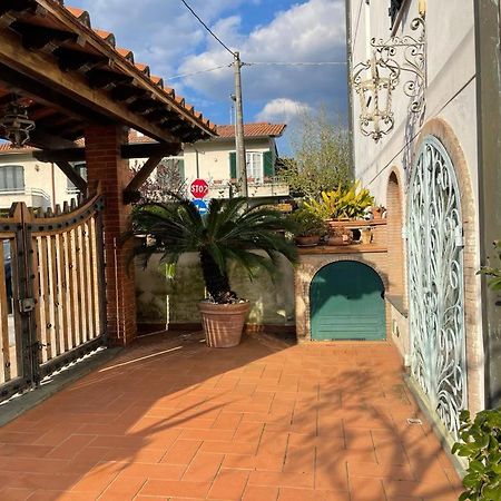 Raffinato Bilocale A Lido Di Camaiore Vicino Al Mare Eksteriør bilde